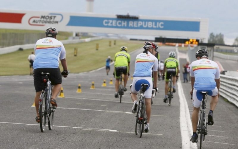 cykloštafeta na autodromu