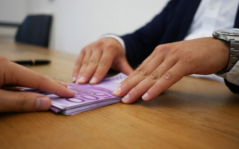 Někteří Rusové si již opět mohou zakoupit zahraniční měny